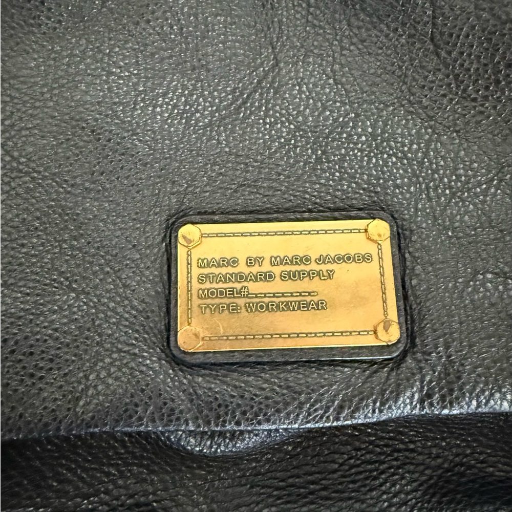 Marc Jacobs Black Pebbled Leather Crossbody with Gold Plaque - Picture 2 of 5